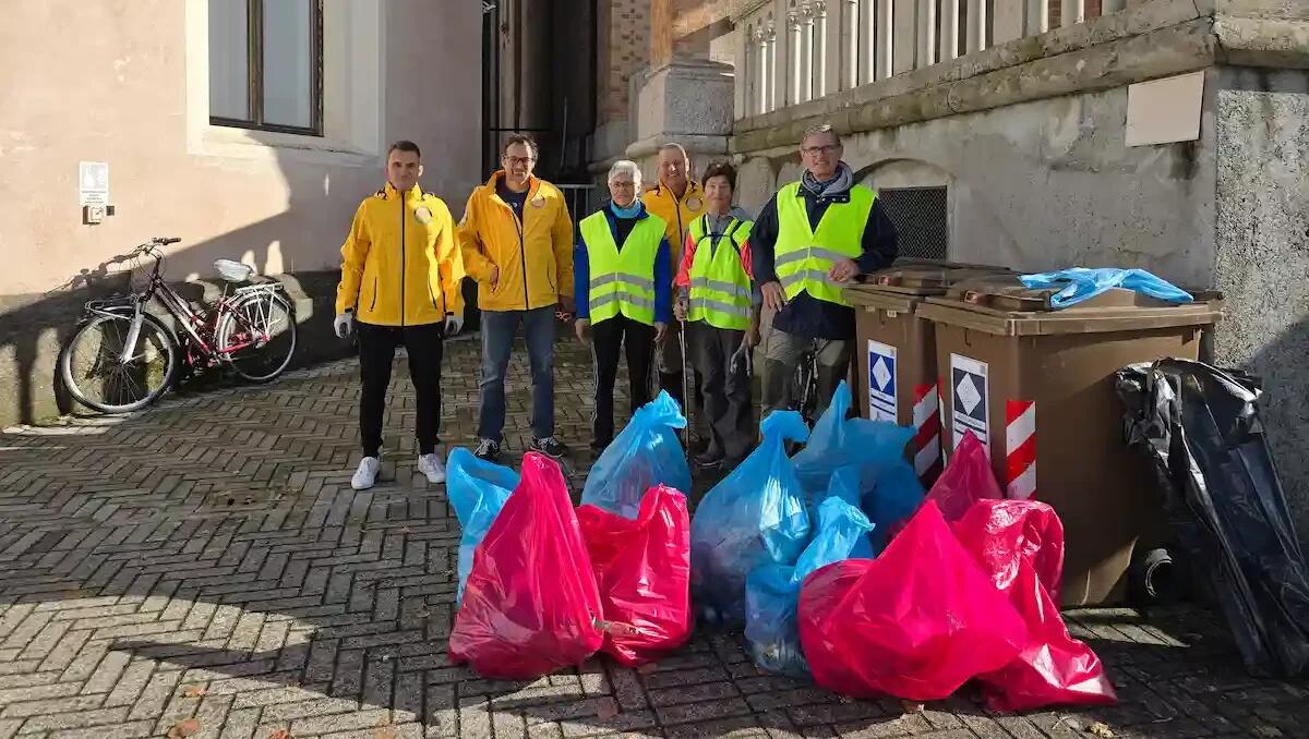 Pordenone: "Puliamo i quartieri", volontari in azione a San Gregorio - 