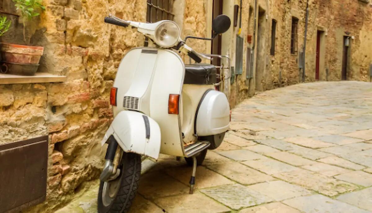 La Vespa Piaggio: un simbolo di design e cultura italiana tutelato in Senato - 