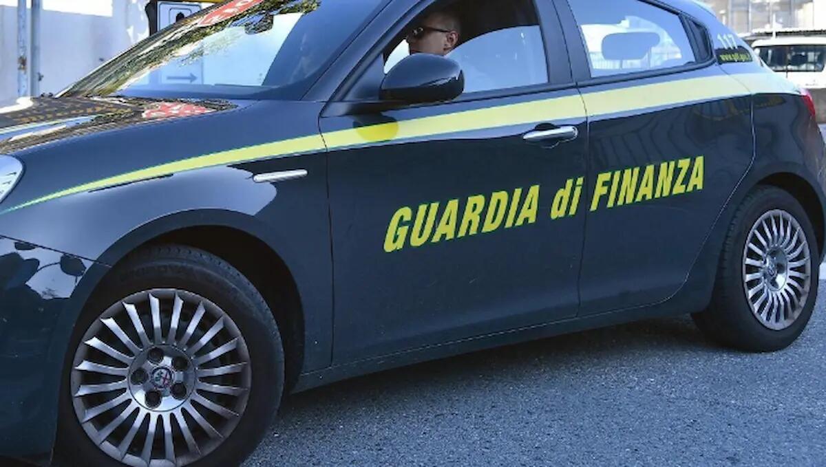 Nel capannone sette operai su otto lavoravano in nero: sequestro e maxi multa - 