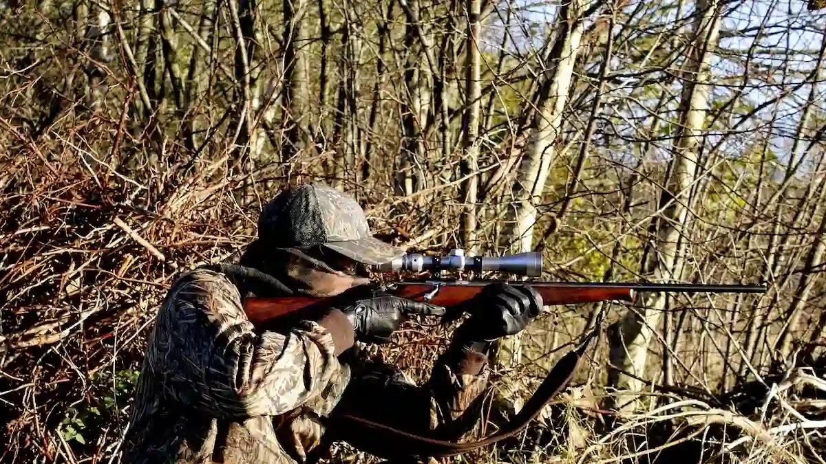Colpito dal padre durante una battuta di caccia: 25enne ricoverato d'urgenza -