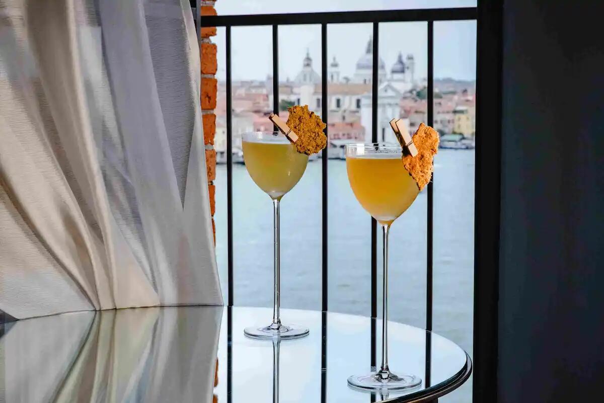 I cocktail invernali del Skyline Rooftop Bar: un viaggio nei sapori di Venezia -