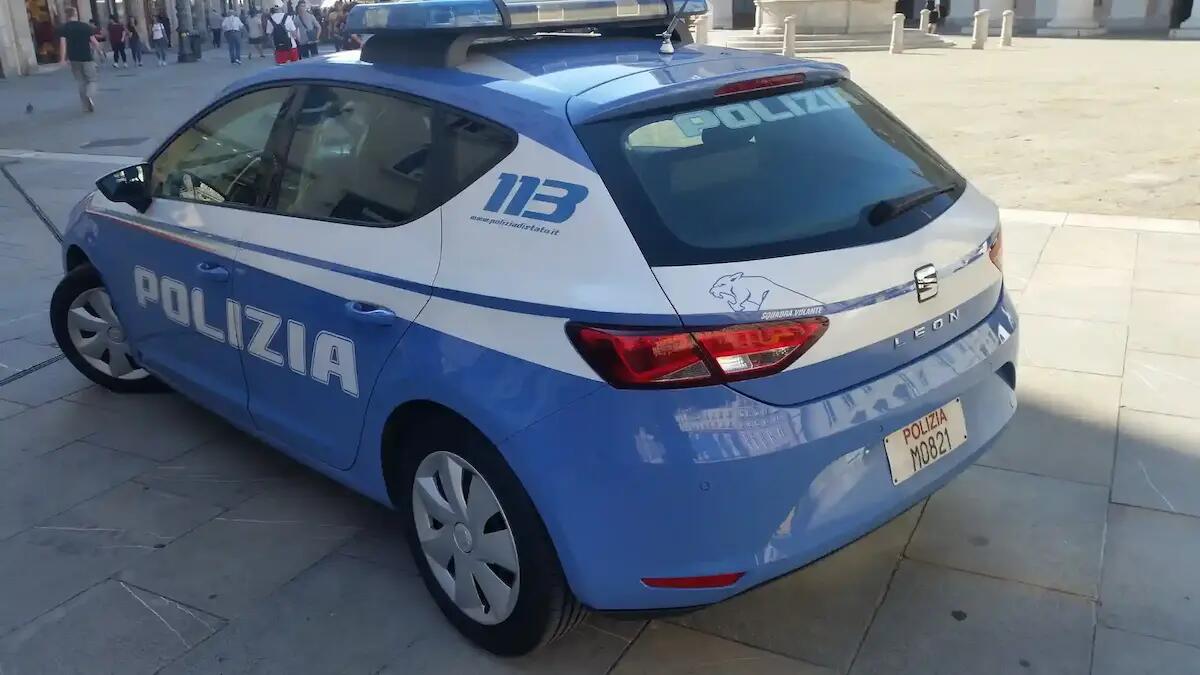 Fora le gomme alle auto in sosta e resiste a pubblico ufficiale: arrestato 50enne - 