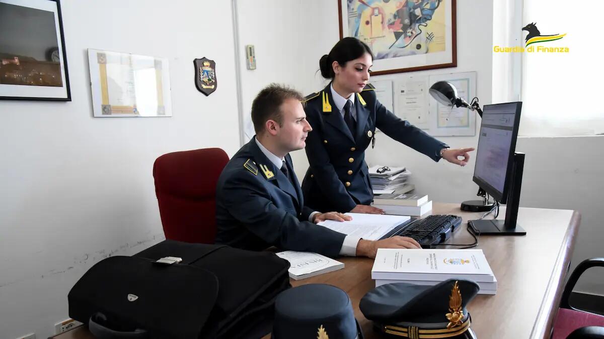 Usava auto, benzina e telepass aziendali per le ferie e il Capodanno in montagna: denunciato - 