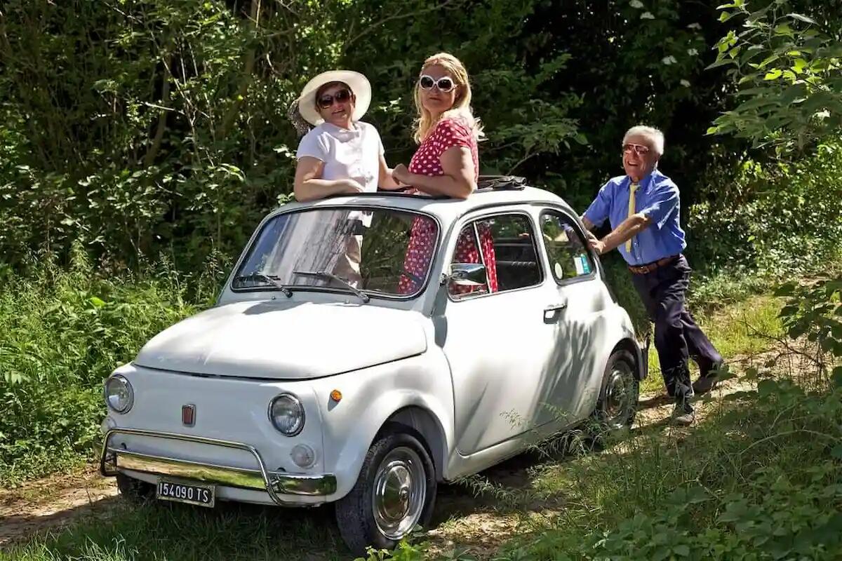 Blessano a Teatro: commedia e riflessione con "Un burlaç d'avost" - 