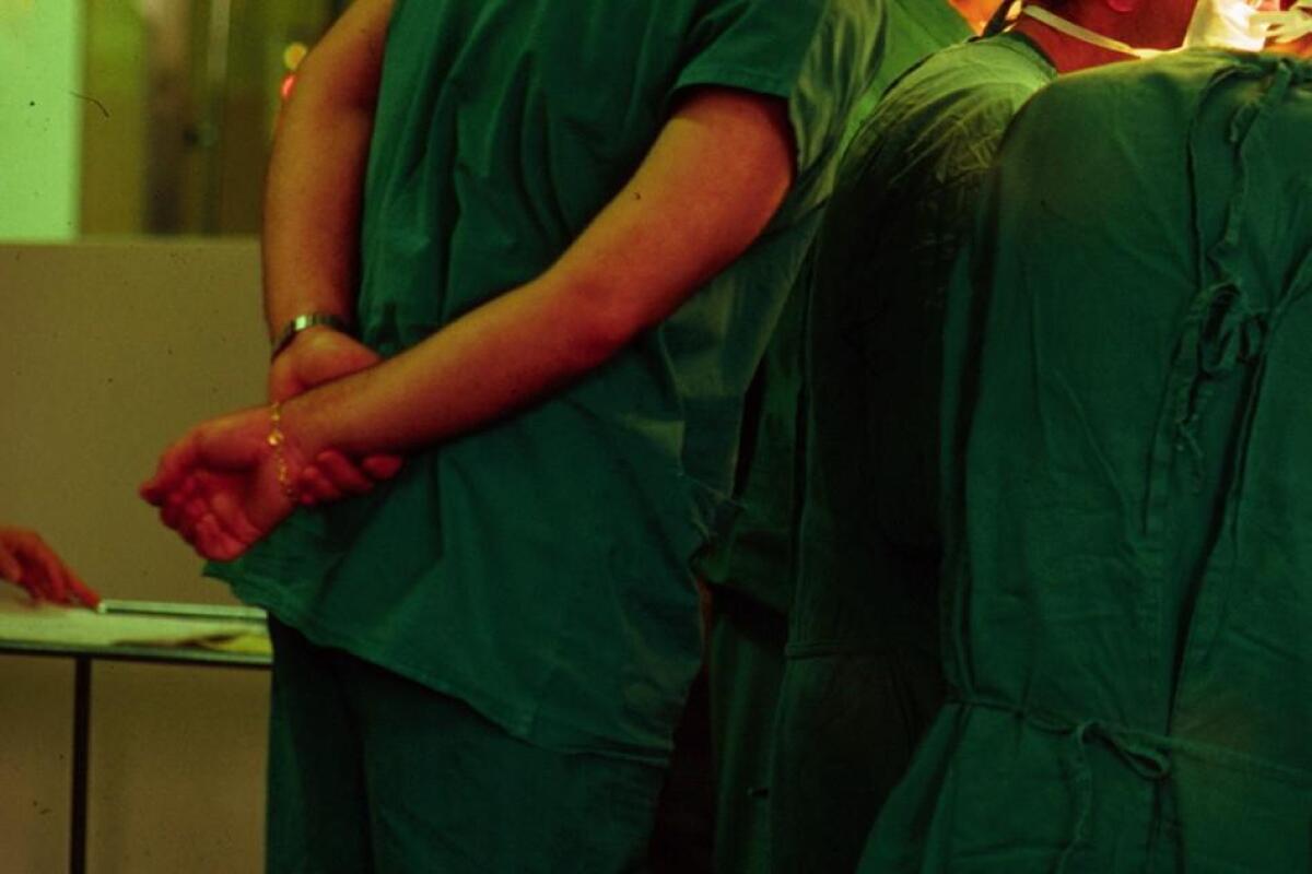 Giovane di 22 anni muore a Roma durante intervento di rinoplastica con medico trovato online - 