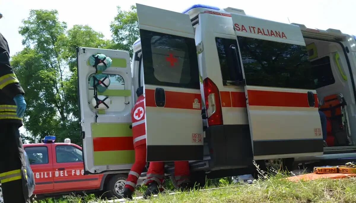 Brutale scontro moto-furgone: centauro gravissimo - 
