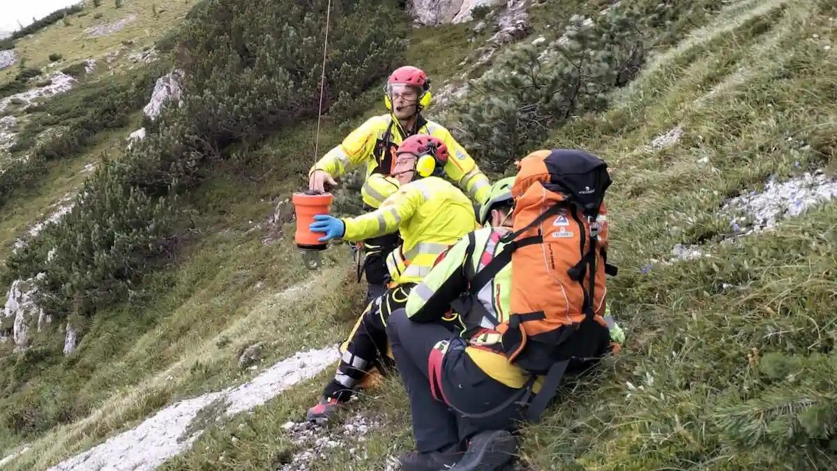 Scivola e precipita per alcuni metri tra le rocce: escursionista 43enne finisce in ospedale - 