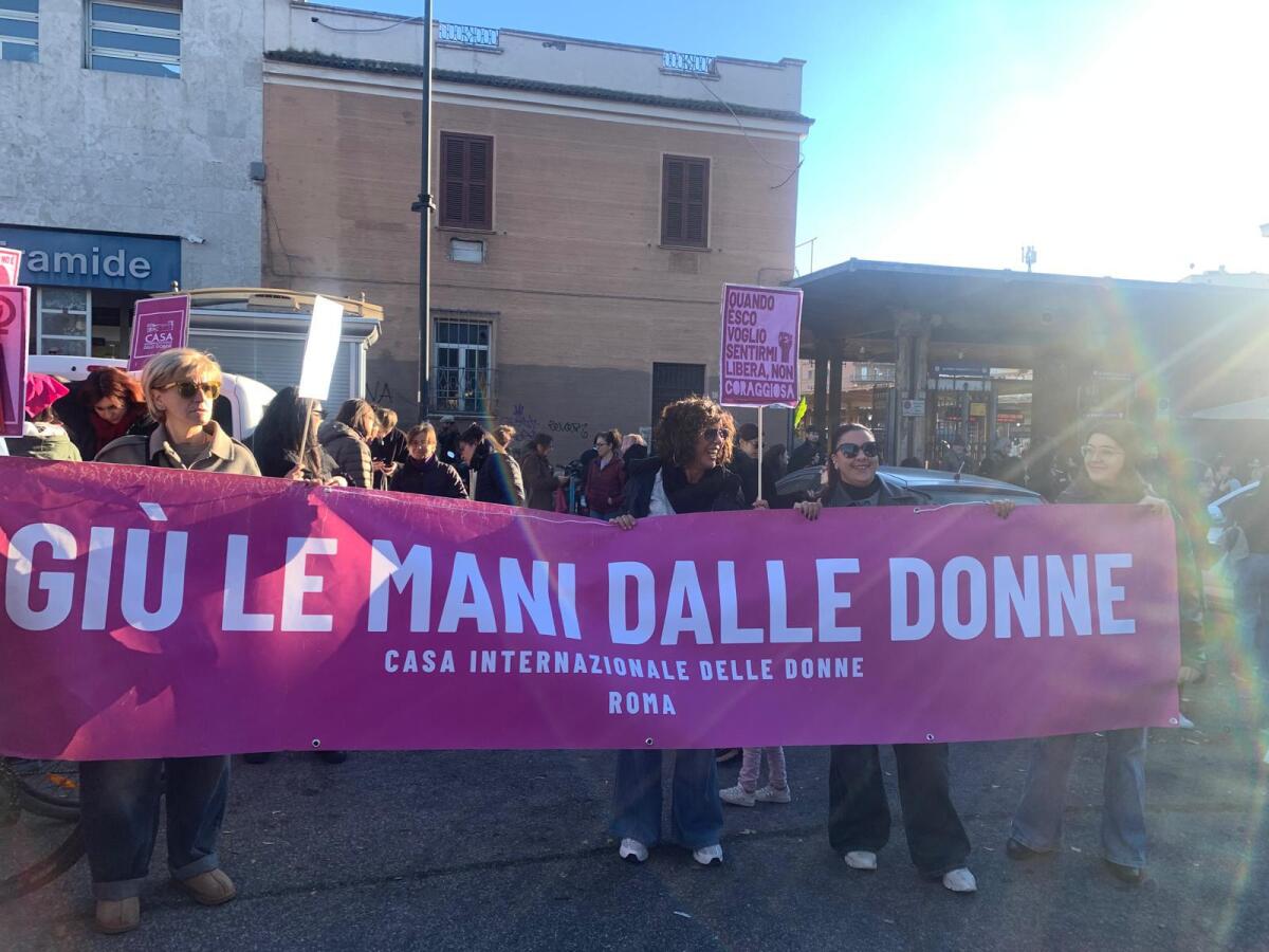 Non Una di Meno, corteo a Roma: "In piazza contro il patriarcato che ci uccide" - 