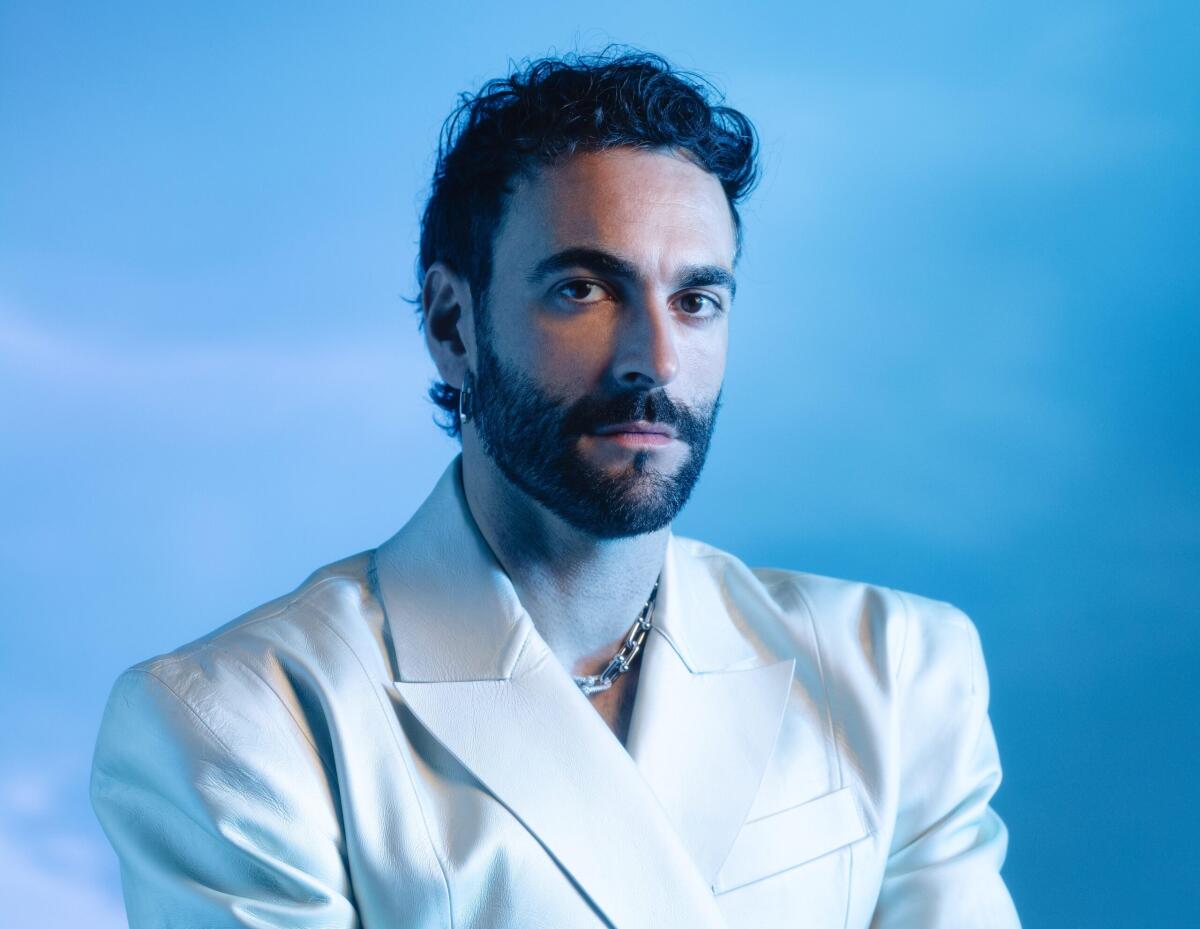 Marco Mengoni presenta il suo nuovo singolo 'Mandare tutto all'aria' oggi - 