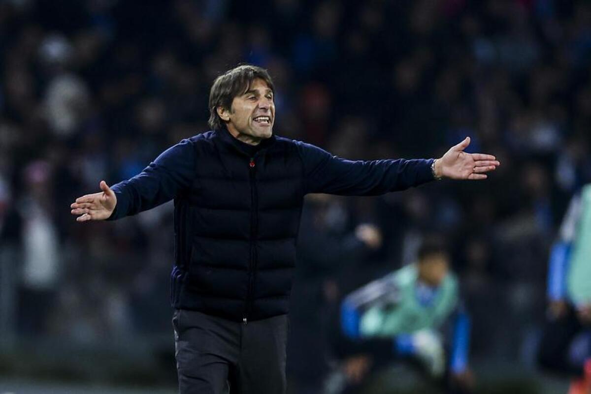 Napoli, Conte: "Kvara è determinato e dobbiamo puntare a rinforzarci, non a indebolirci" - 