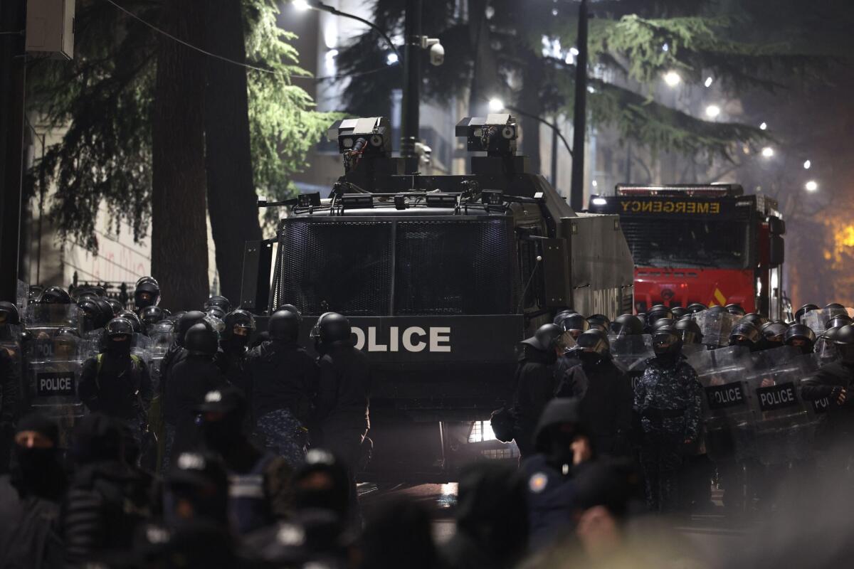 Georgia, presidente pro-Ue Zourabishvili: "Non intendo dimettermi, chiedo nuove elezioni" - 