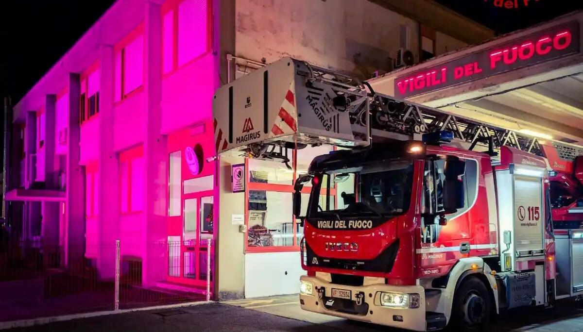 Il Comando dei Pompieri di Pordenone "viola" nella giornata dedicata ai bimbi prematuri - 