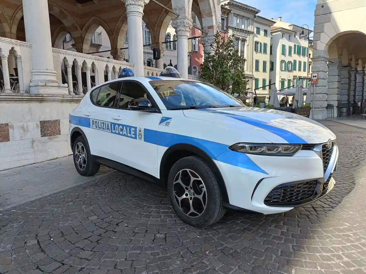 Cade dal monopattino elettrico in corsa: ferito un uomo - 