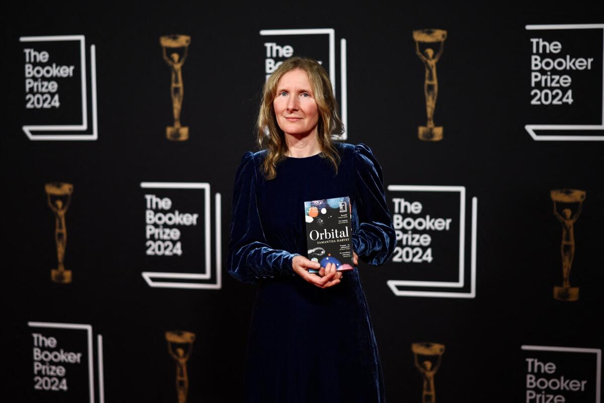 Samantha Harvey vince il Booker Prize con il romanzo 'Orbital' - 