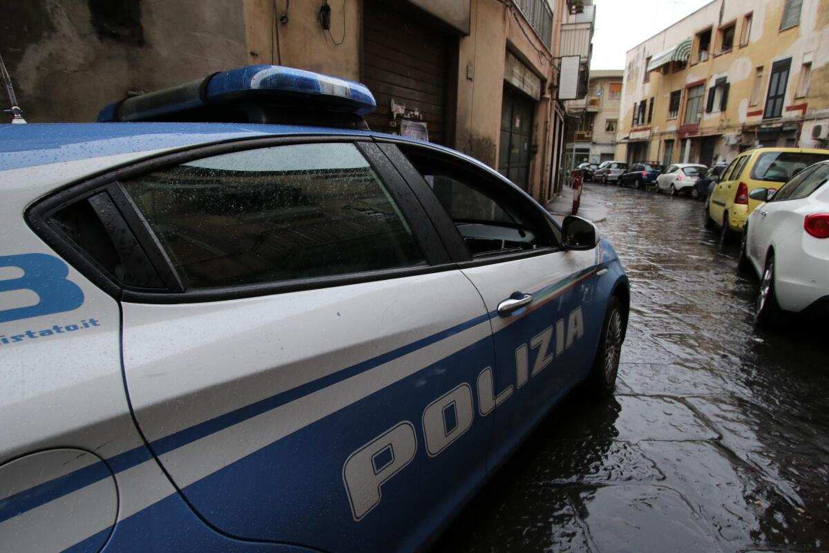 Un giovane di 18 anni a Napoli ucciso da un colpo di pistola: il cugino arrestato per possesso illegale di arma - 