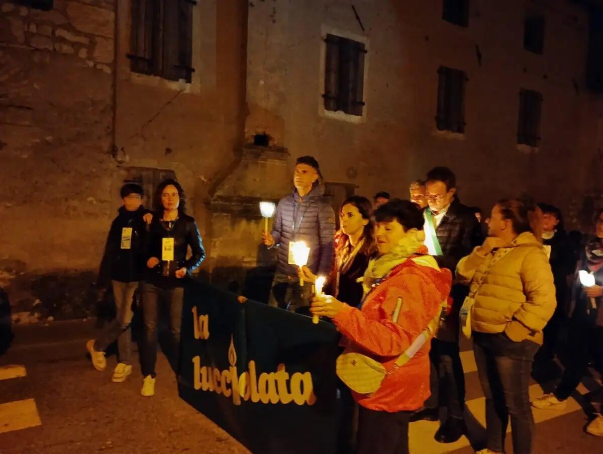 Successo per la Lucciolata a Fontanafredda: in 400 per sostenere l'Hospice "Via di Natale" - 