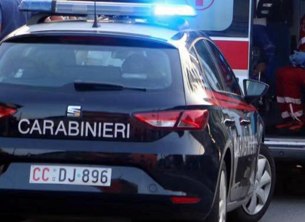 Operaio muore dopo caduta da capannone a Parma - 