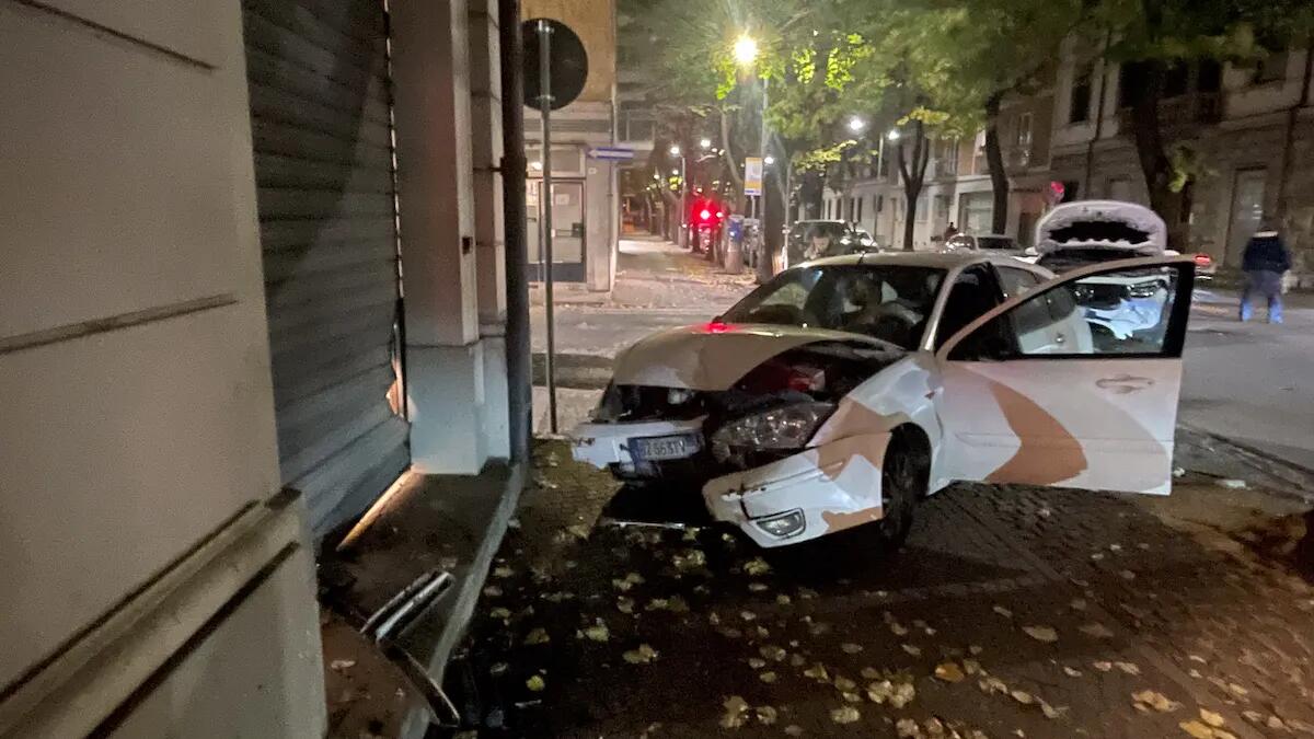 Nuovo incidente in Borgo Stazione: auto sfonda la serranda dell'ufficio di un'associazione - 