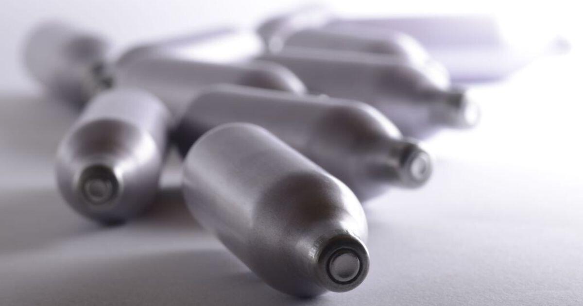 Inala gas esilarante da un "palloncino della risata", 26enne muore il giorno del suo compleanno in modo tragico - 