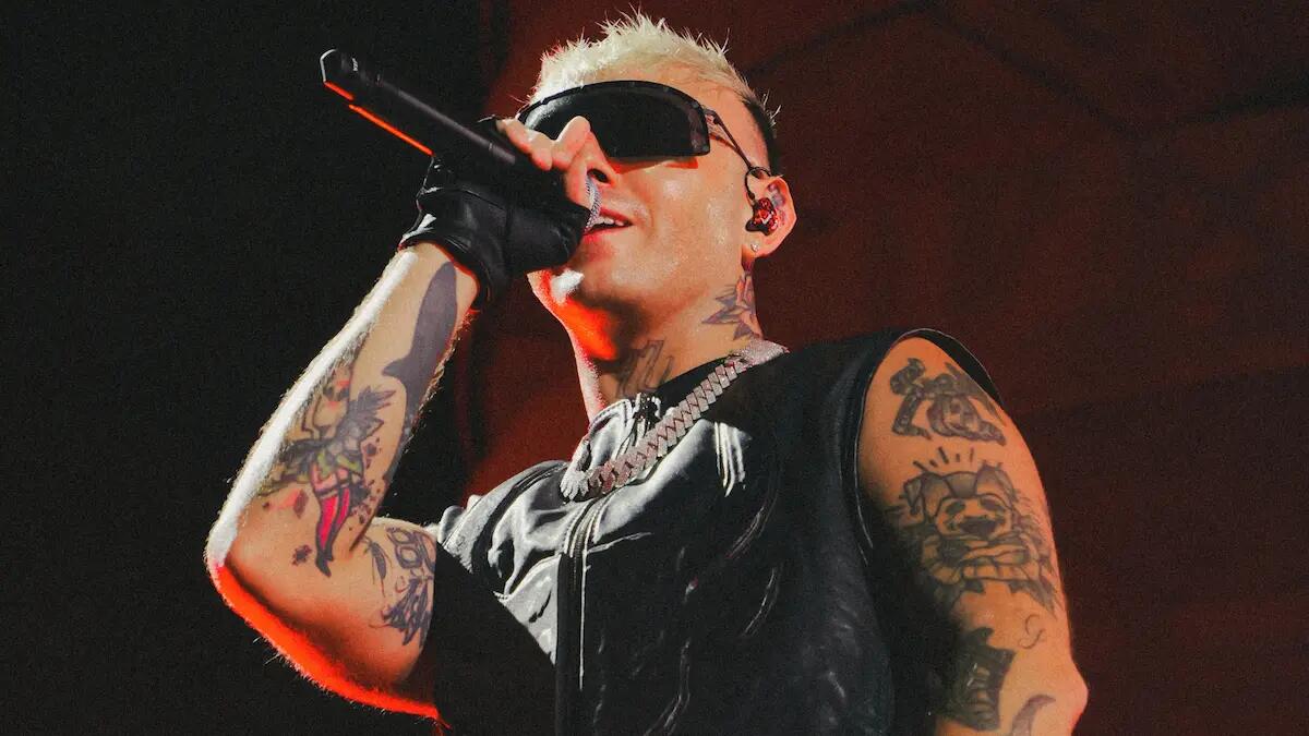 Lazza annuncia il suo debutto negli stadi: la data zero a Lignano Sabbiadoro - 