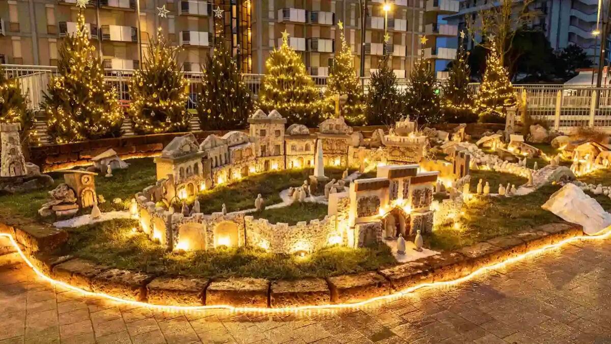 Un Natale di magia e amore a Jesolo: il Presepe di Sassi, mercatini e spettacoli illuminano piazza Milano -