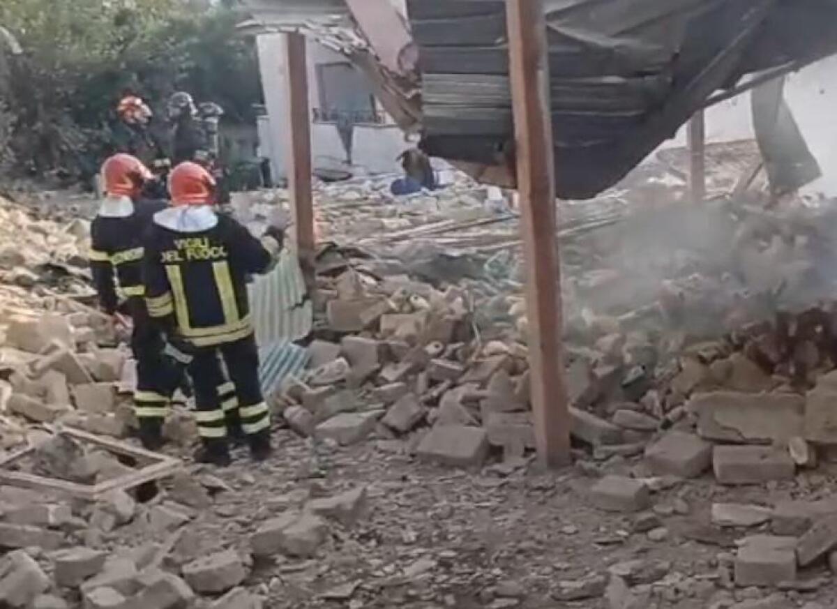 Esplosione a Ercolano: tre vittime in fabbrica abusiva di fuochi d'artificio - 