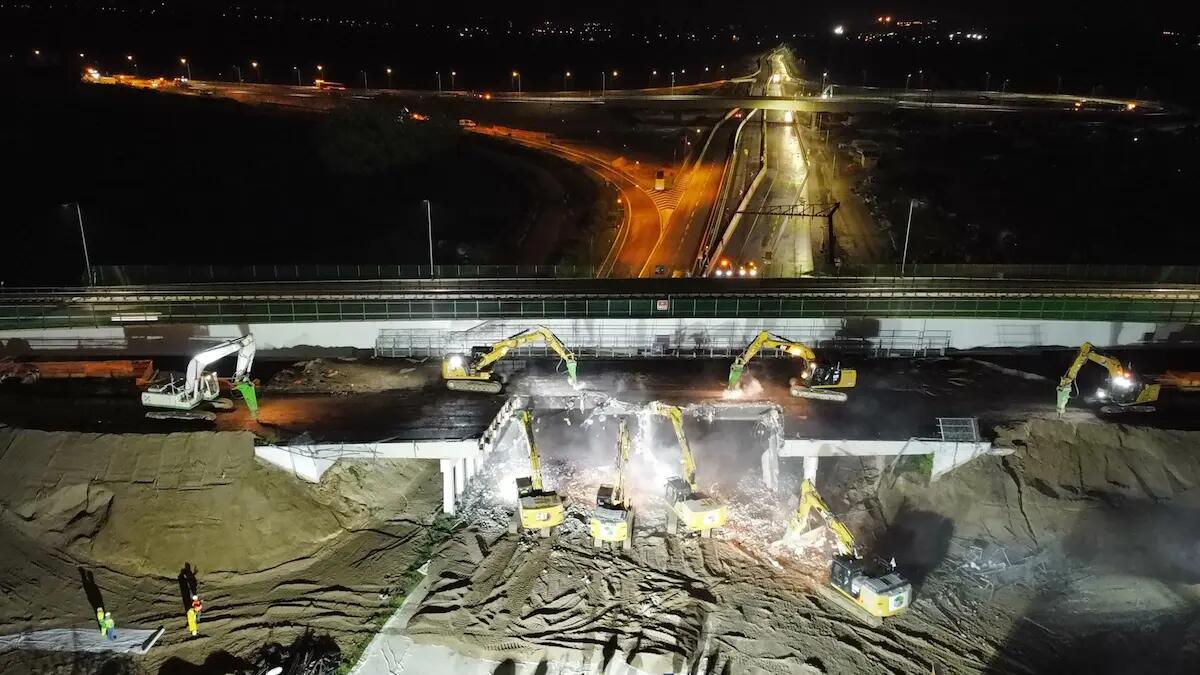 Terza corsia, abbattimento del secondo cavalcavia in A4: chiusure e modifiche alla viabilità - 