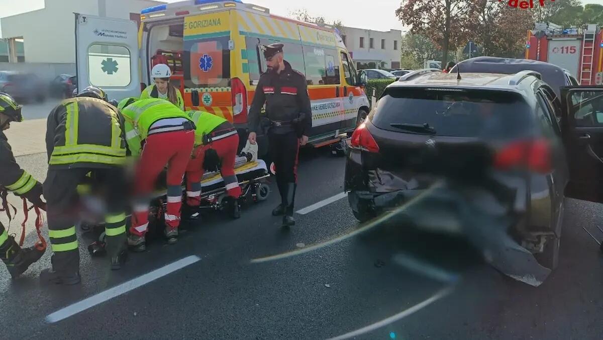 Incidente sulla SP 16 a Cormons, tamponamento tra tre auto: ci sono feriti - 