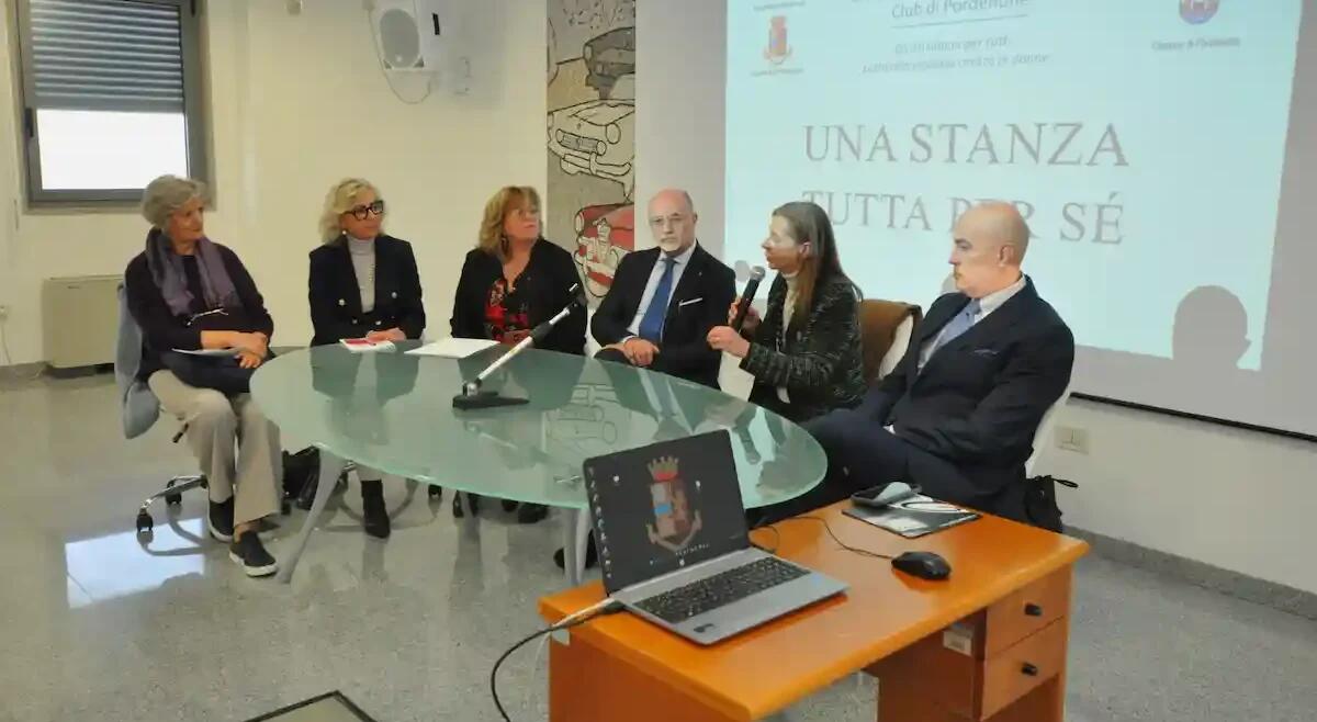 Inaugurata la "Stanza tutta per sé" alla Questura di Pordenone per le vittime di violenza - 