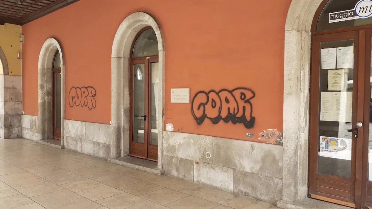 Imbrattava edifici storici e privati: multato e condannato a oltre 2 mesi di carcere - 