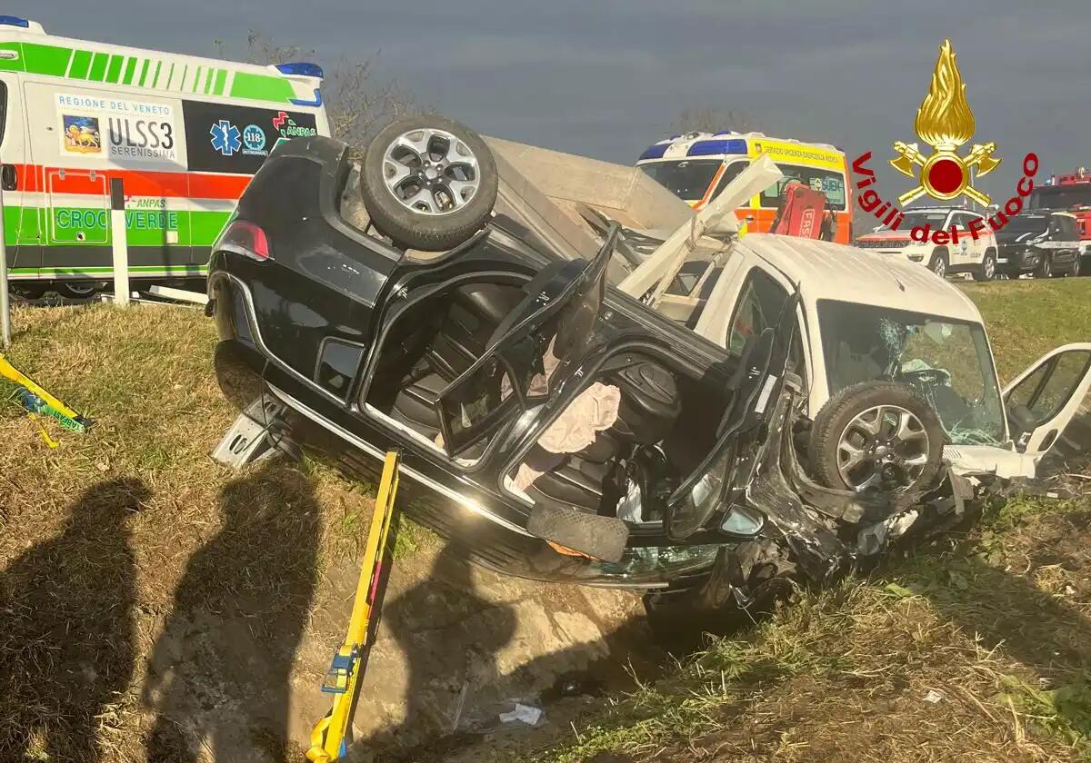 Scontro tra furgone ed auto lungo la Romea: tre persone ferite, una donna è gravissima - 