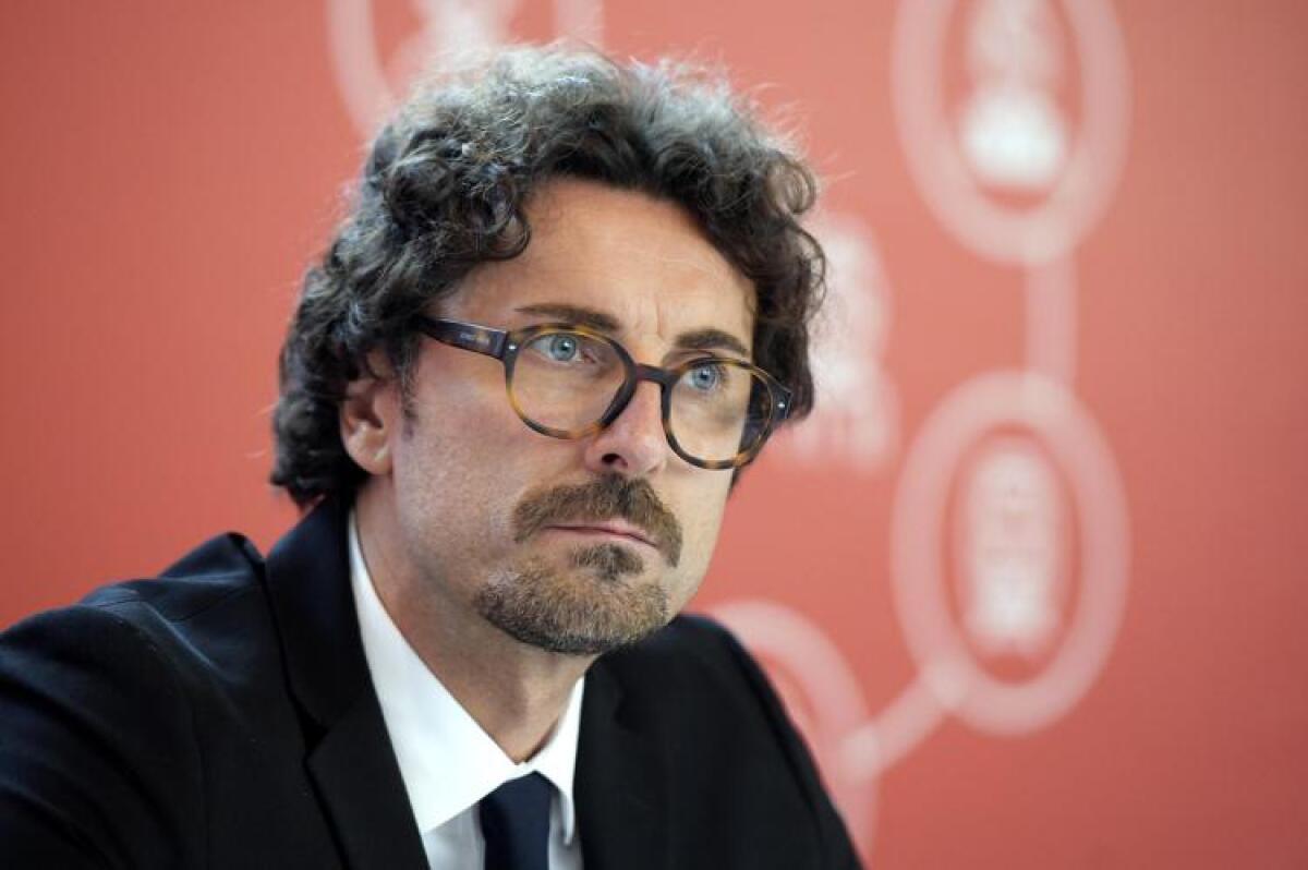 M5S, Toninelli: "Il simbolo è di Grillo, Conte dovrà adattarsi al partito" - 