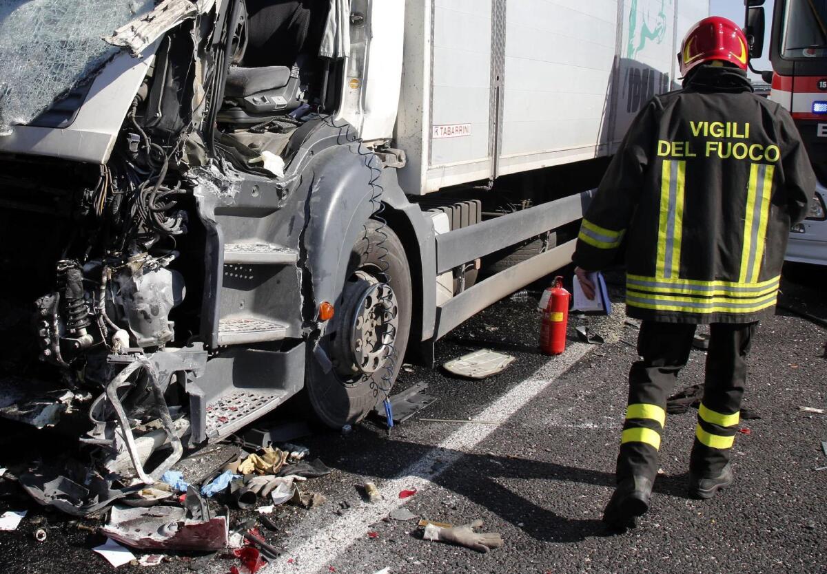 Potenza: due morti nello scontro tra due tir - 