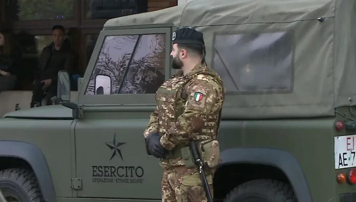 Resa dei conti tra due gang rivali, scontro ad arma bianca: morto un uomo, ferito suo fratello - 