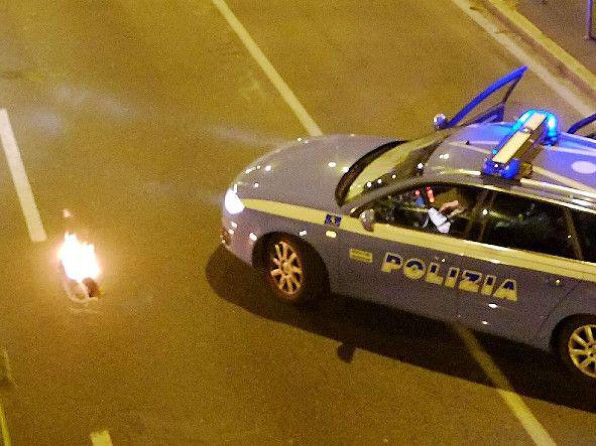 Guida in stato di ebbrezza percorre 10 chilometri contromano su A8, denunciato da finanziere - 