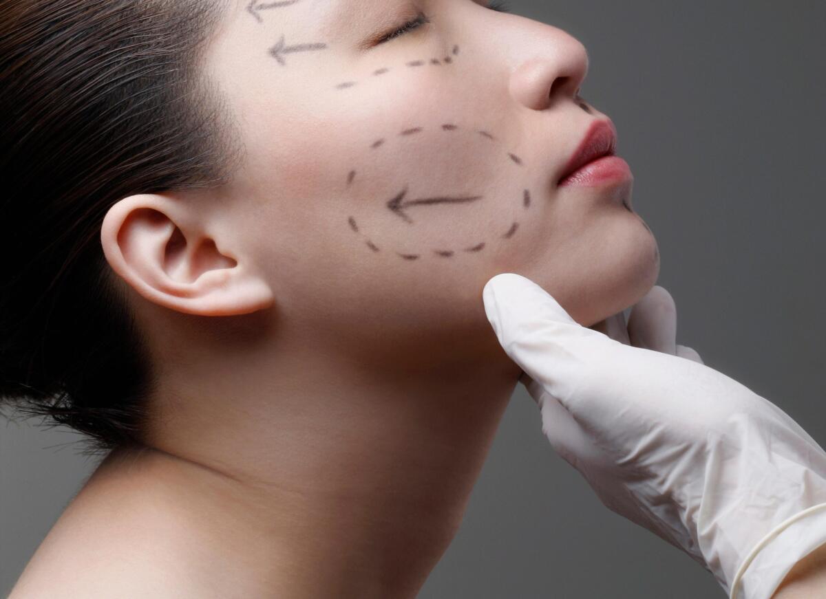Dalle allergie alle necrosi: i rischi del ritocco estetico - 