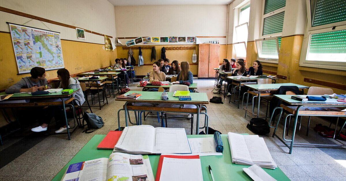 Trenta genitori assaltano una scuola media e aggrediscono l'insegnante di sostegno - 