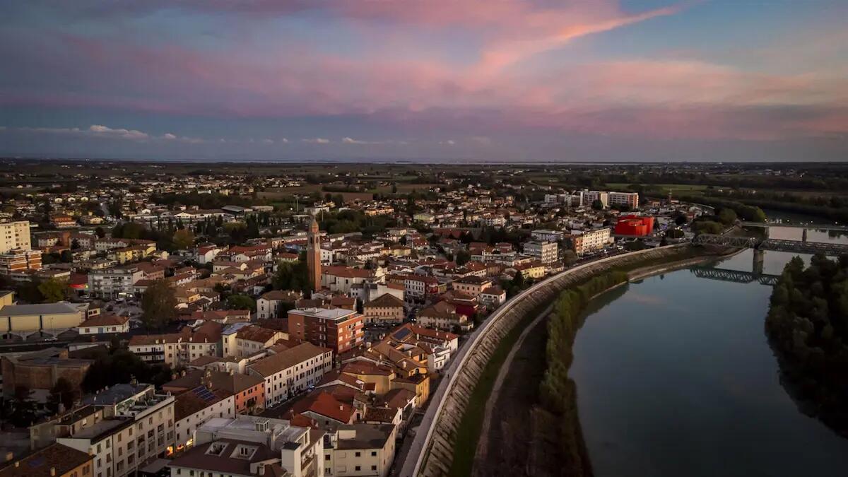Colpo in casa a Latisana: sottratti gioielli e un prezioso orologio - 