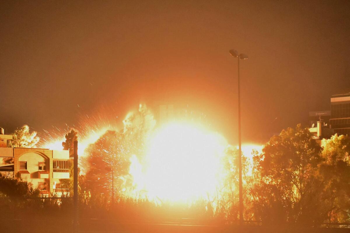 Nuovo raid su Beirut: distrutto palazzo di 8 piani, confermati almeno 4 morti - 