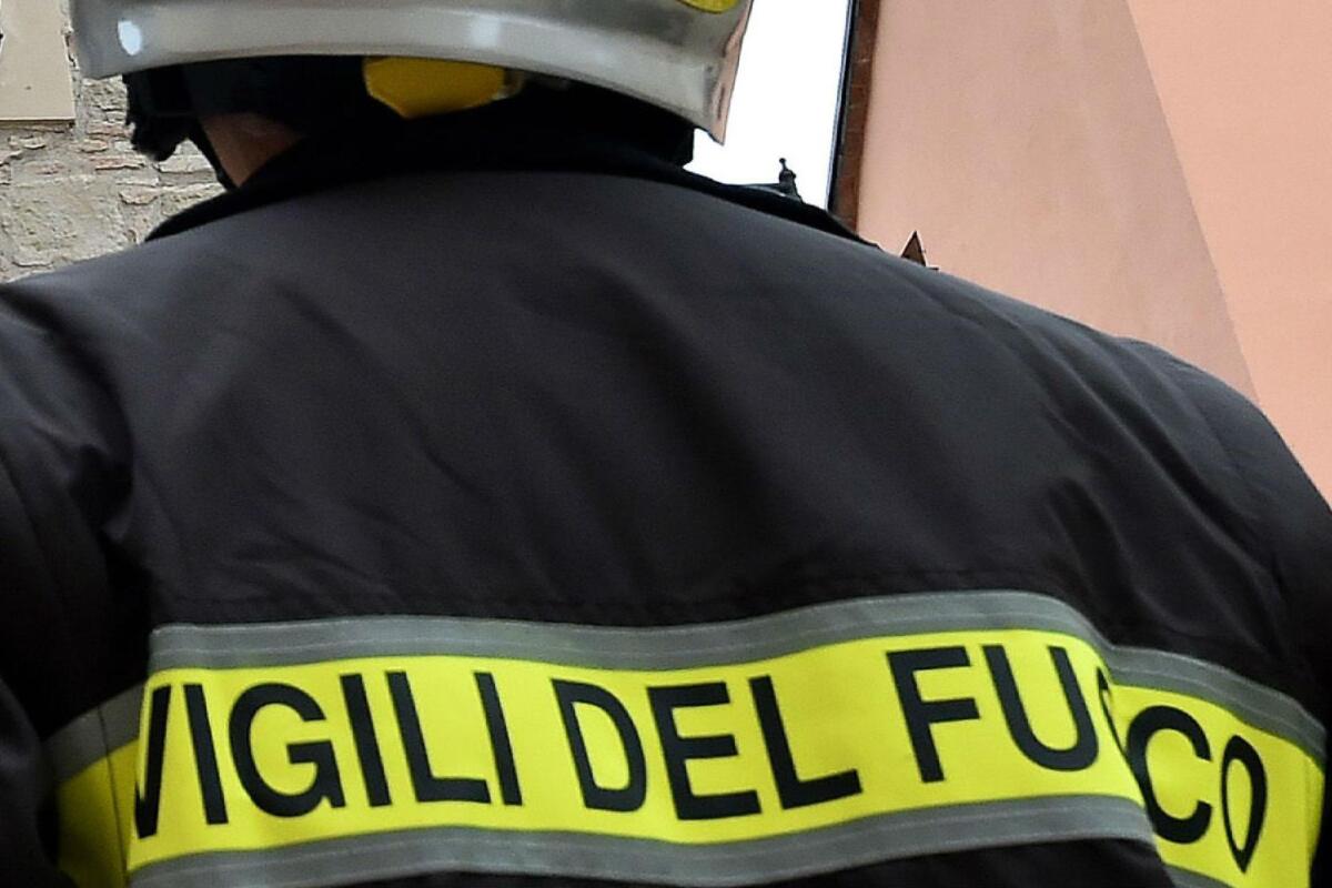 Crolla palazzina a Sessa Aurunca: 4 estratti vivi, dispersi ancora da trovare - 