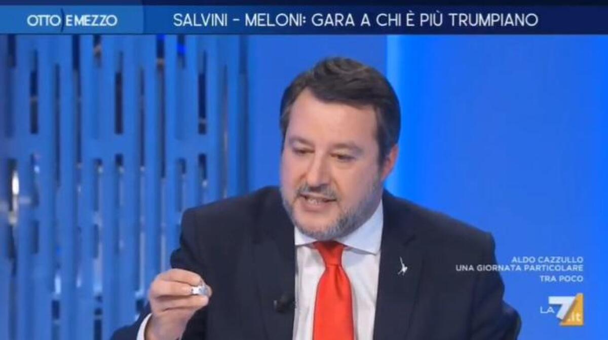 Salvini sorprende Lilli Gruber con un Bacio: "Un gesto di gentilezza" - Video - 