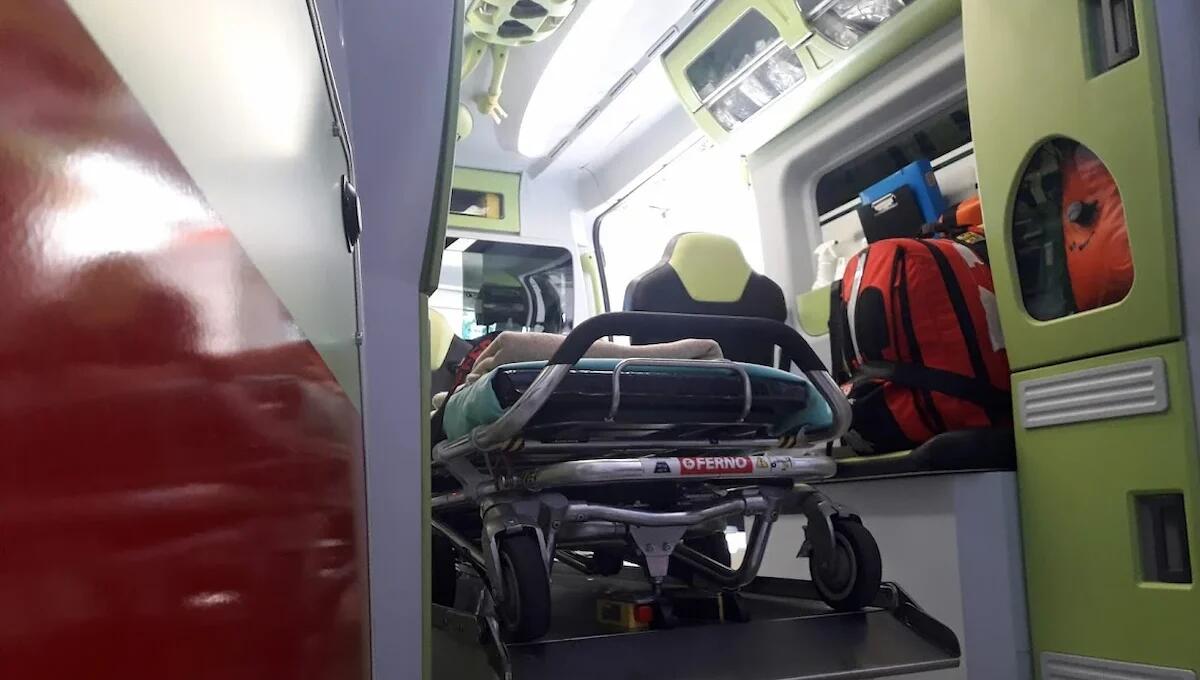 Auto perde il controllo, piomba nel fossato e si ribalta: perde la vita 85enne Angela Maffei - 