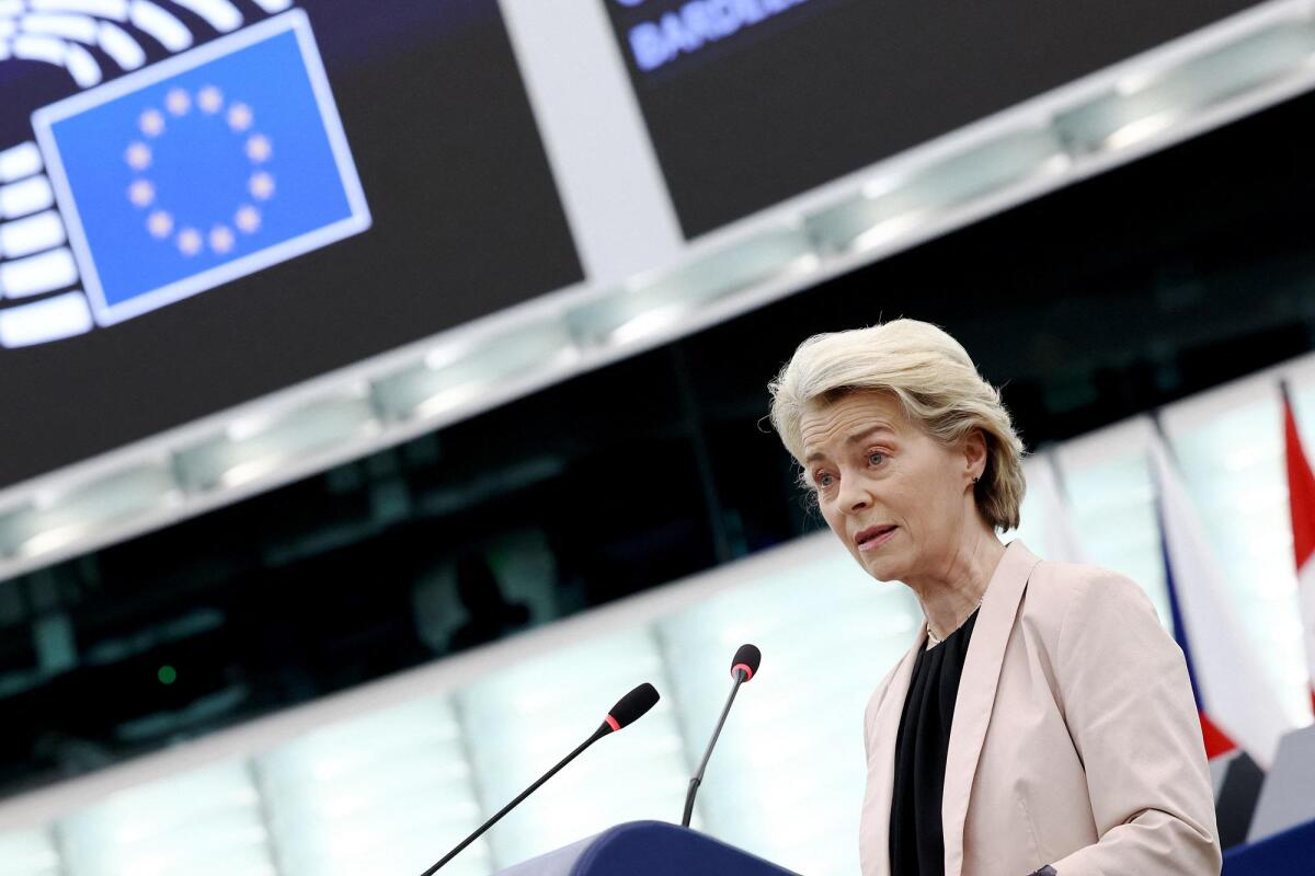 Von der Leyen confermata in carica con 370 voti: minimo storico e divisioni nei gruppi - 