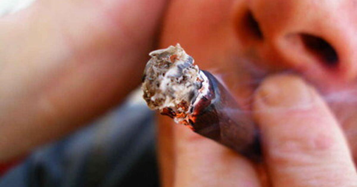 Auto si ribalta sull'A4 e perde un grosso carico di hashish - 