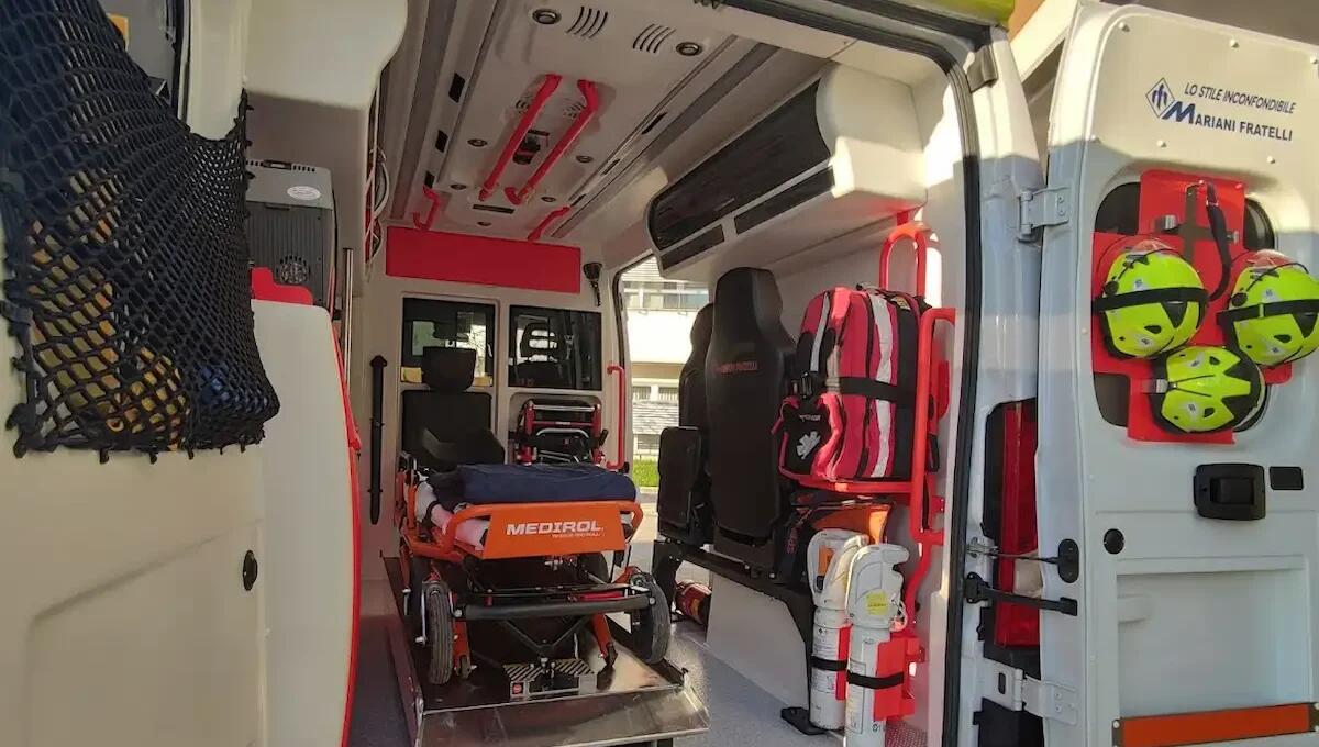 Tragico frontale tra una station wagon e un camion: muore l'automobilista - 