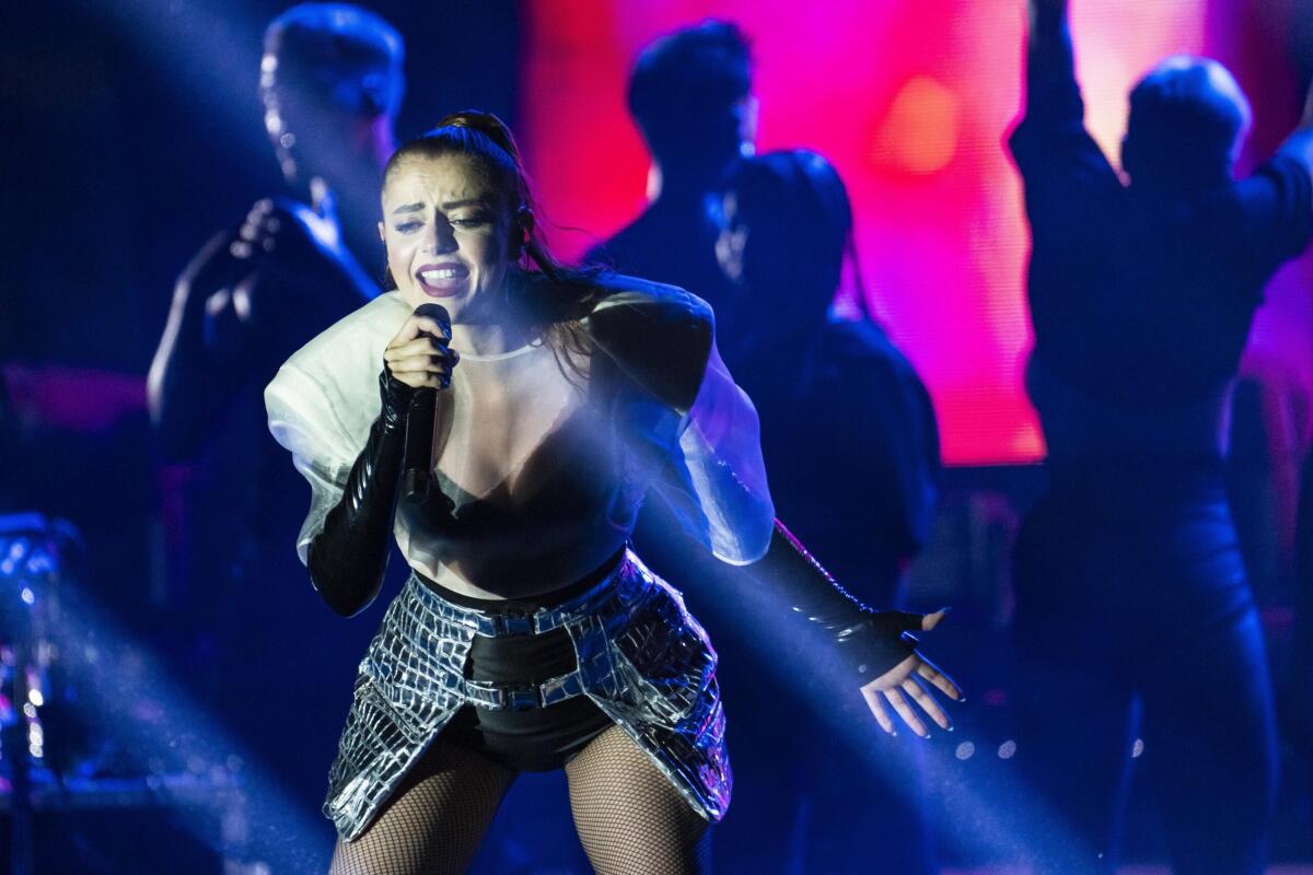 Taylor Swift trionfa agli Mtv Ema 2024, Annalisa premiata come 'Best italian act' - 