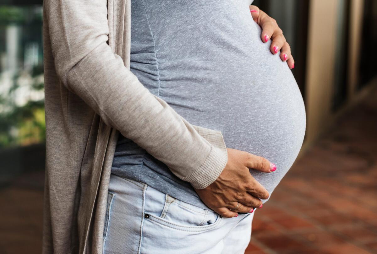 Maternità surrogata: la legge in Gazzetta definisce il 'reato universale' - 