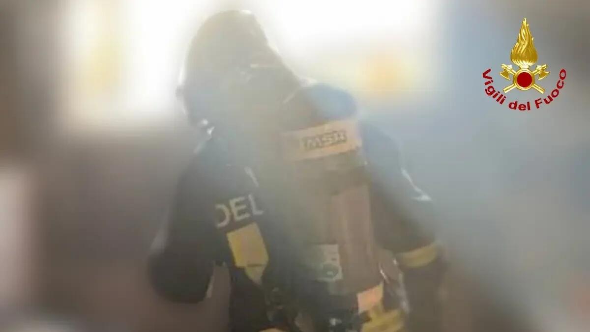 Polcenigo, scoppia l'incendio in appartamento. Paura per una famiglia, donna intossicata - 