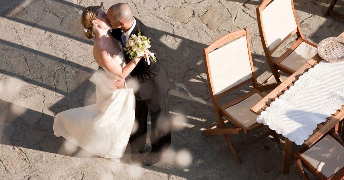 Sempre meno matrimoni in Italia: crescono le unioni libere. Tuttavia il Bel Paese resta una destinazione ambita per i matrimoni stranieri. - 