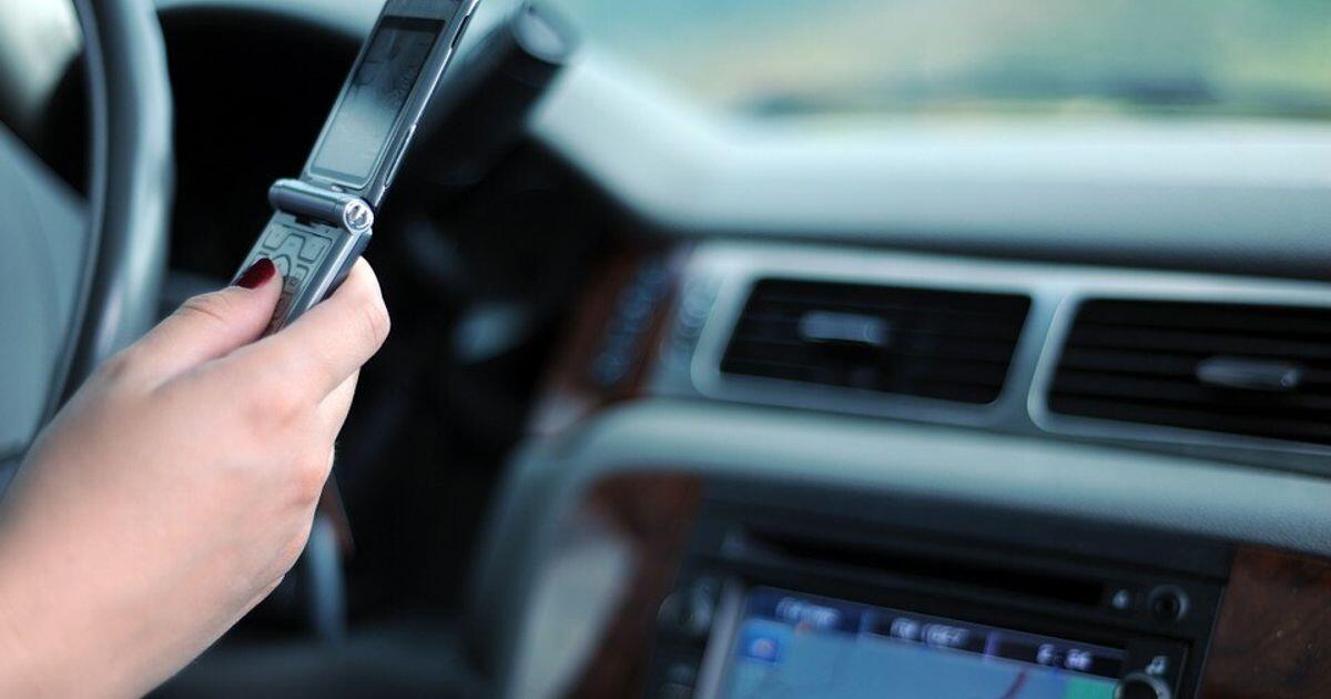 Nuovo codice della strada: multe fino a mille euro e ritiro della patente per guida al cellulare - 